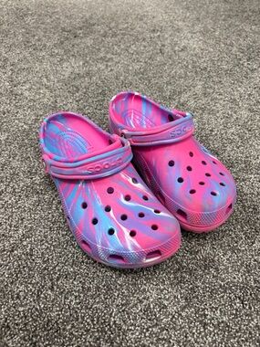 CROCS Women’s Pink & Blue Tie-Dye Clogs